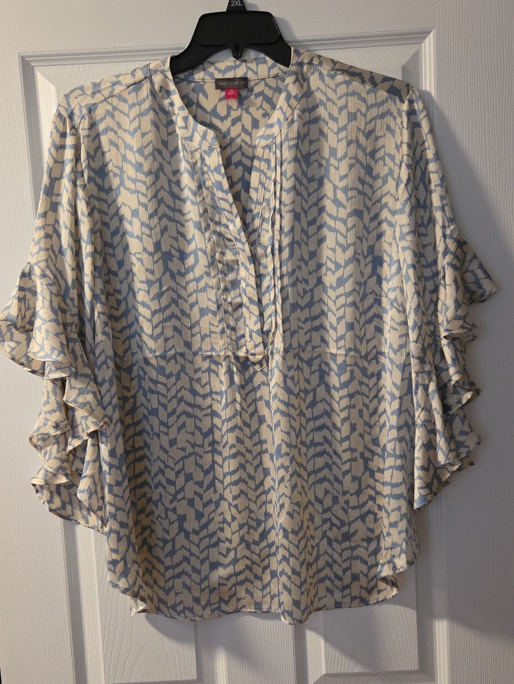 NWT-Vince Camuto Sz.2XL Blouse Beige And Blue